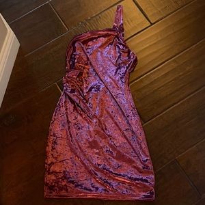 SUPERDOWN (REVOLVE) MAGENTA SHORT OPEN BACK PROM DRESS SIZE: MEDIUM WORN ONCE!!!
